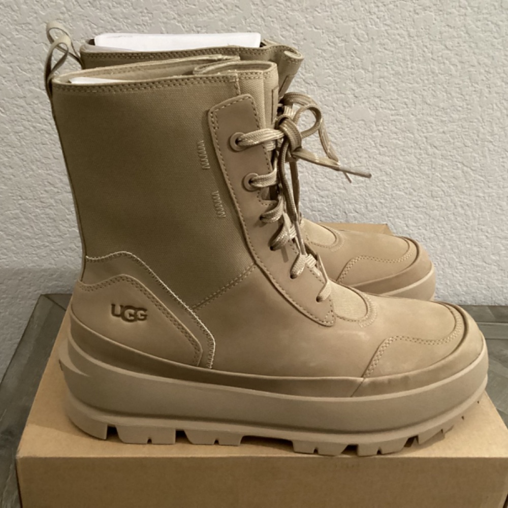 UGG® Women's The Ugg Lug Lace-Up Platform Boots, size 9.5 - Picture 7 of 9